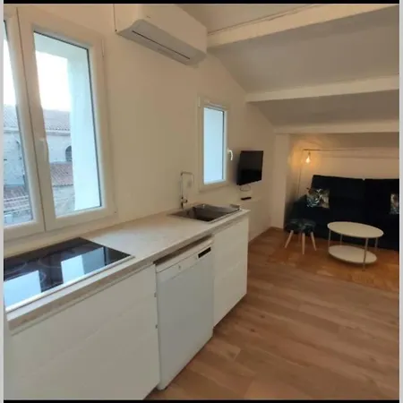 Studio Cosy Sur La Plus Jolie Place+parking Prive Apartamento *